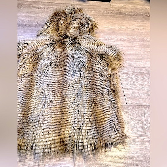 BCBGENERATION โข Faux-Fur Hooded Vest โข Size XS-Small โข Brown, Golden, Tan, Cream - Picture 10 of 16